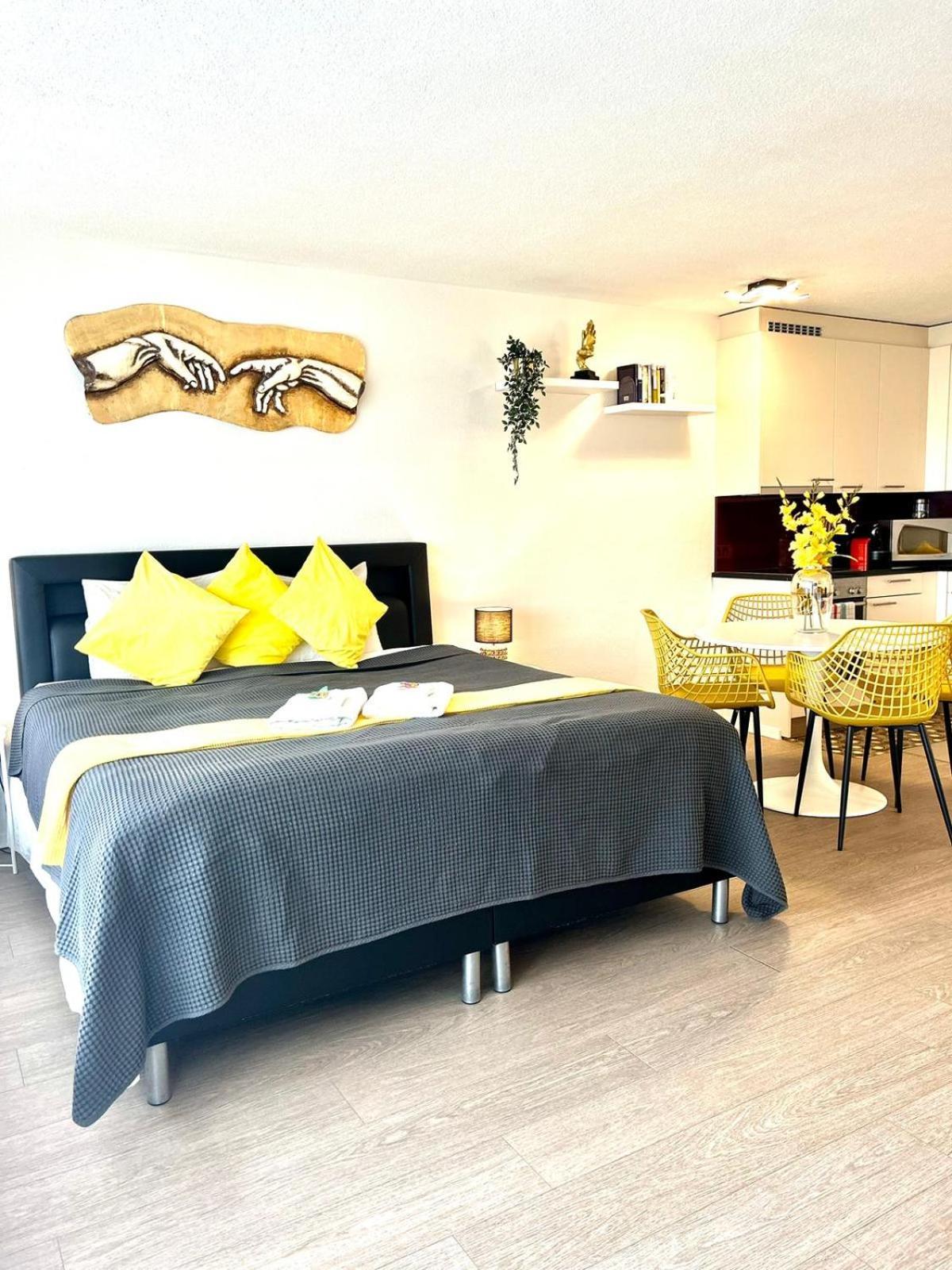 Little Penthouse **** Apartment Dietikon Bagian luar foto