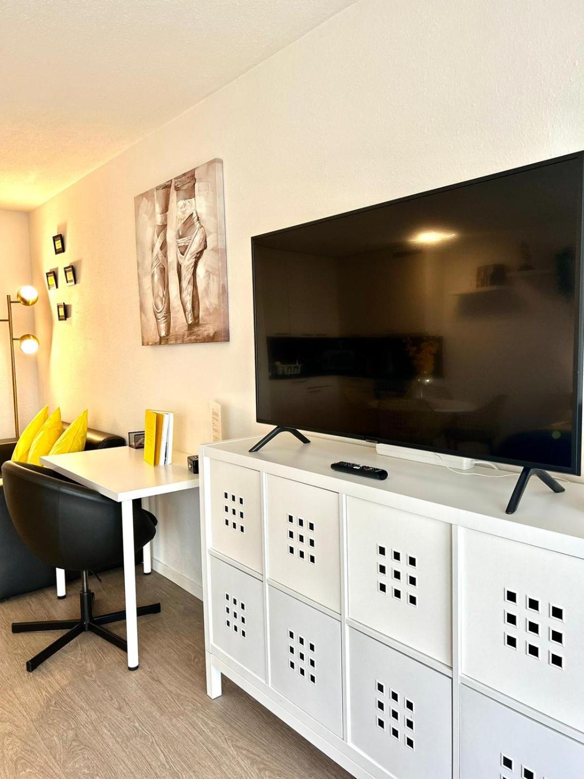 Little Penthouse **** Apartment Dietikon Bagian luar foto