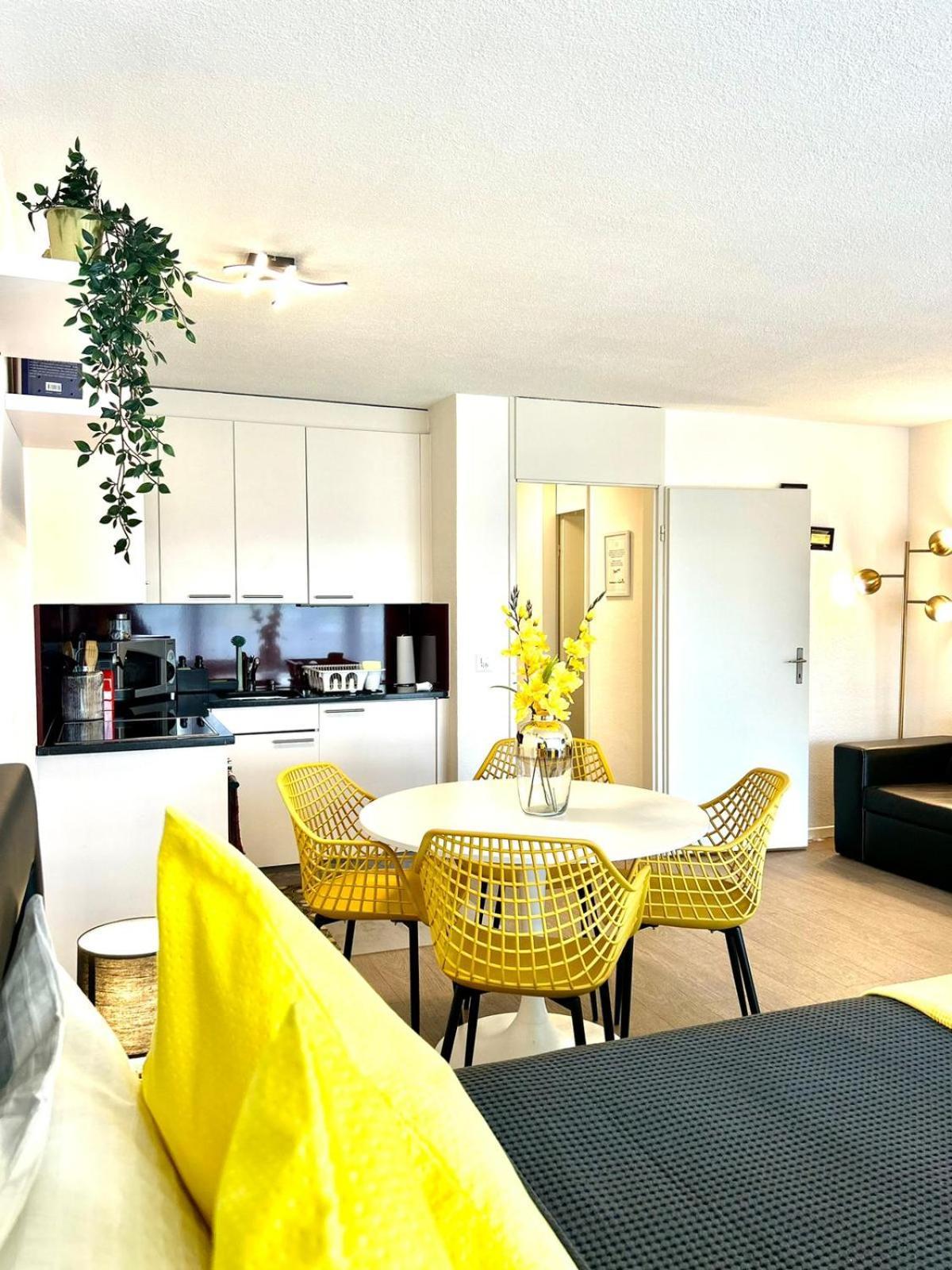 Little Penthouse **** Apartment Dietikon Bagian luar foto