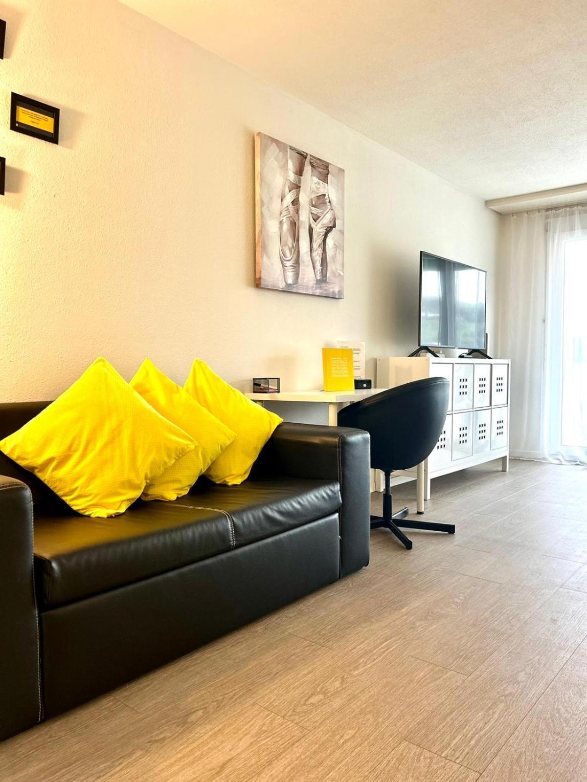Little Penthouse **** Apartment Dietikon Bagian luar foto