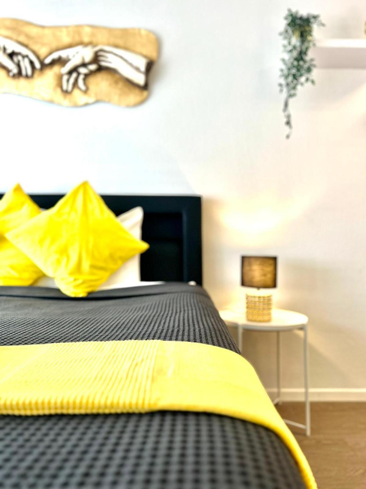 Little Penthouse **** Apartment Dietikon Bagian luar foto