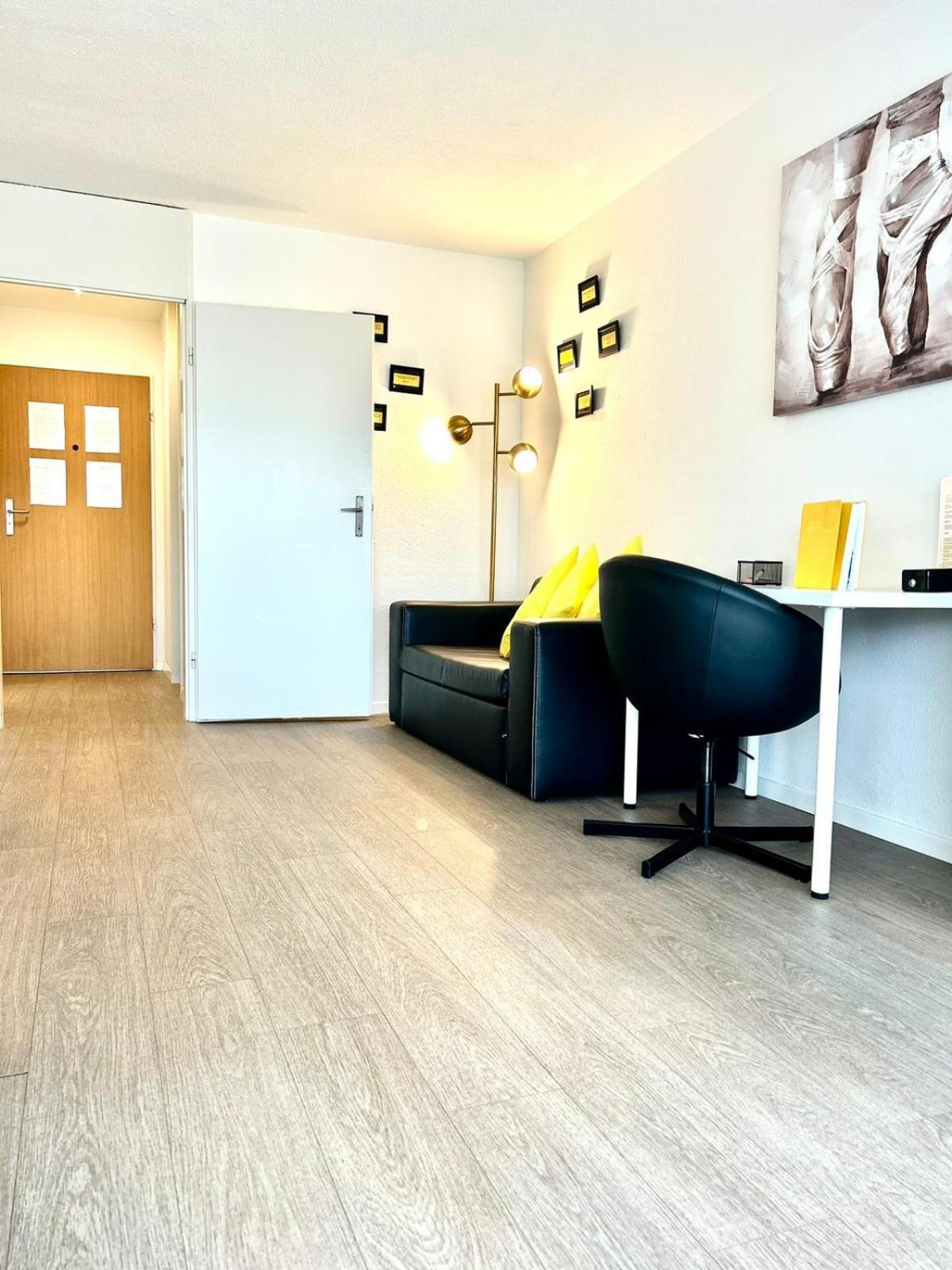 Little Penthouse **** Apartment Dietikon Bagian luar foto