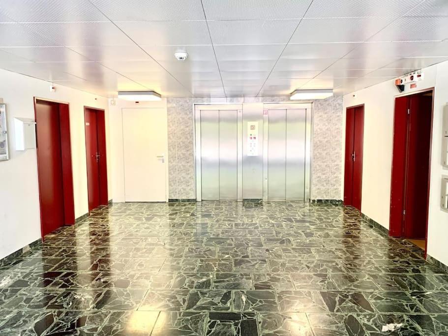 Little Penthouse **** Apartment Dietikon Bagian luar foto