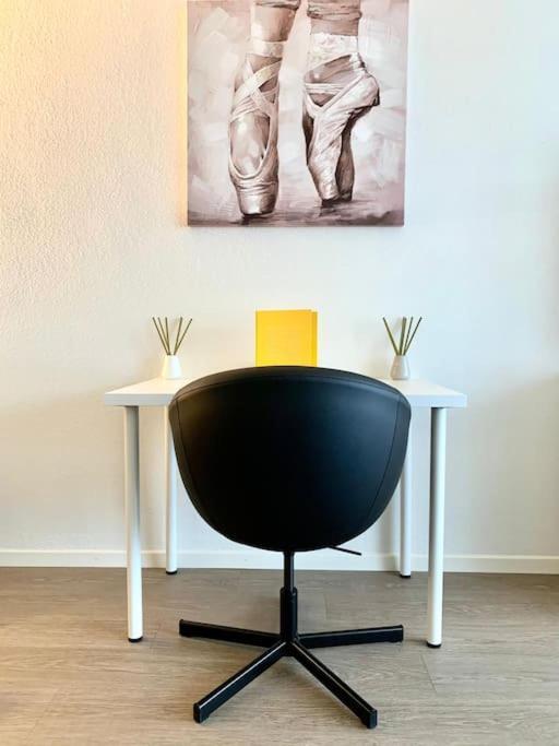 Little Penthouse **** Apartment Dietikon Bagian luar foto