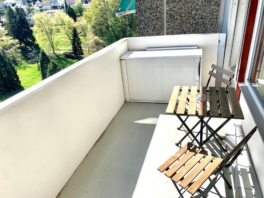 Little Penthouse **** Apartment Dietikon Bagian luar foto