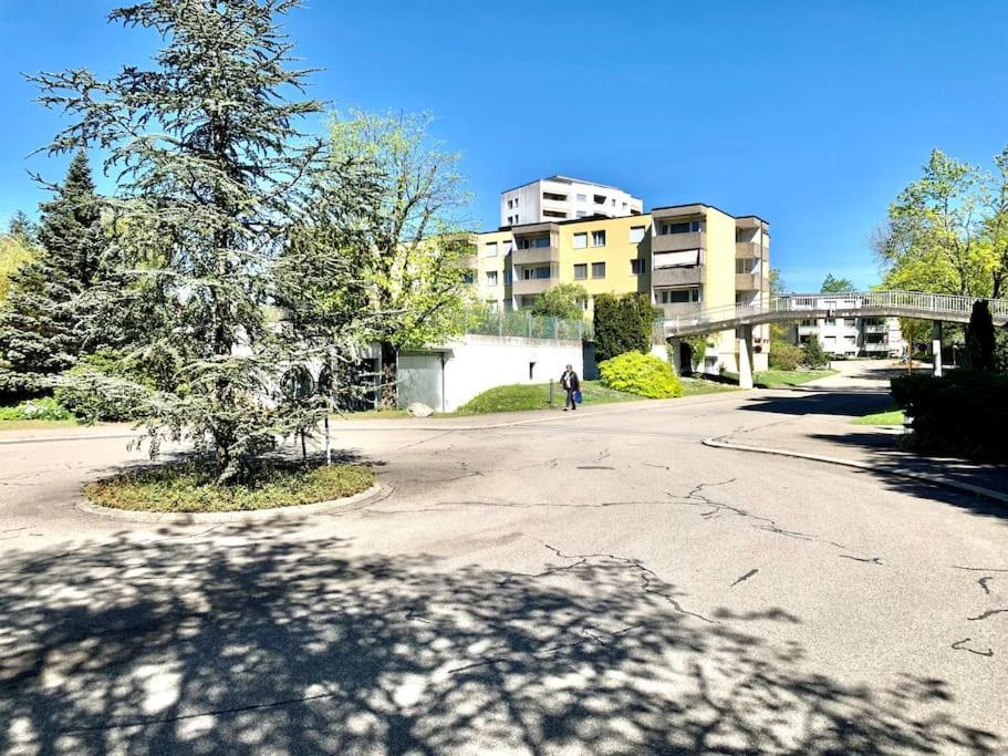 Little Penthouse **** Apartment Dietikon Bagian luar foto